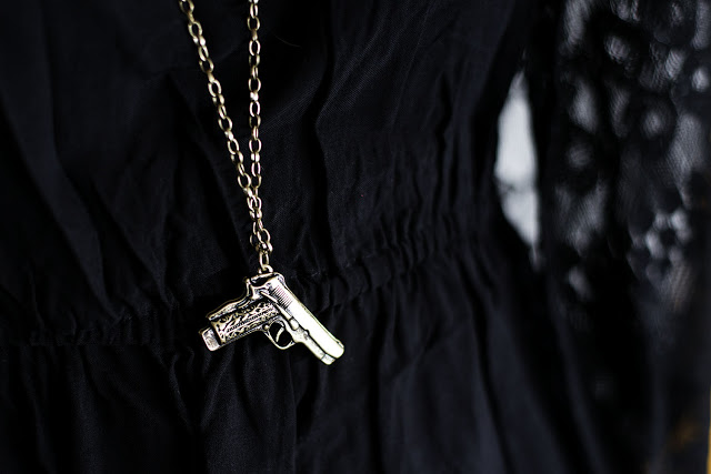 Halskette Pistole