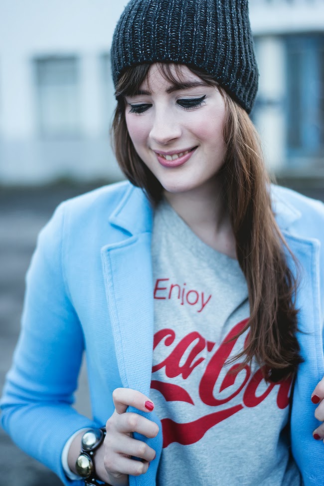 Modeblog-Deutschland-Deutsche-Mode-Mode-Influencer-Andrea-Funk-andysparkles-Berlin-Jeans-Denim-Blazer-Coca-Cola-Shirt