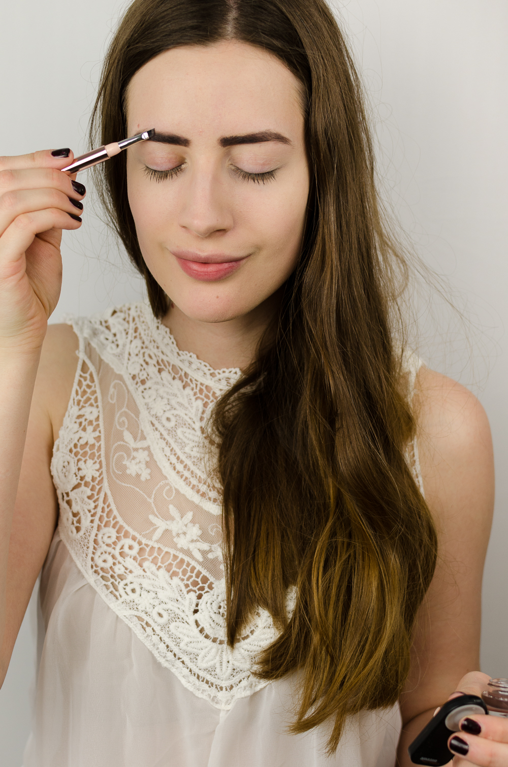 Lidschatten im Wet-Look-Glossy Eyes-Make-Up Tutorial-Beautyblog-L'oréal Perfect Match-andysparkles.de