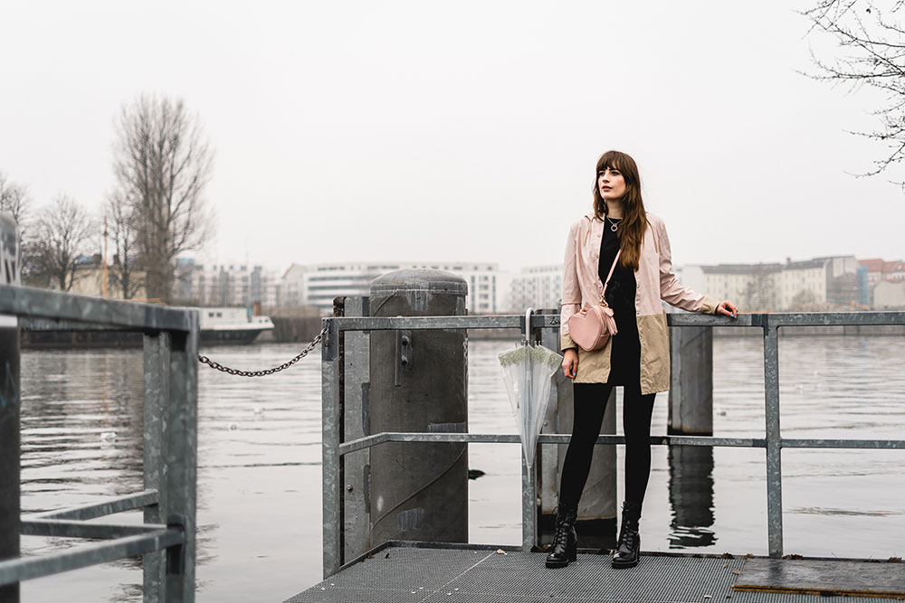 Regenwetter Outfit-Herbstoutfit bei Regen-Regenjacke Outfit-Modeblog Berlin-Fashionblogger-andysparkles