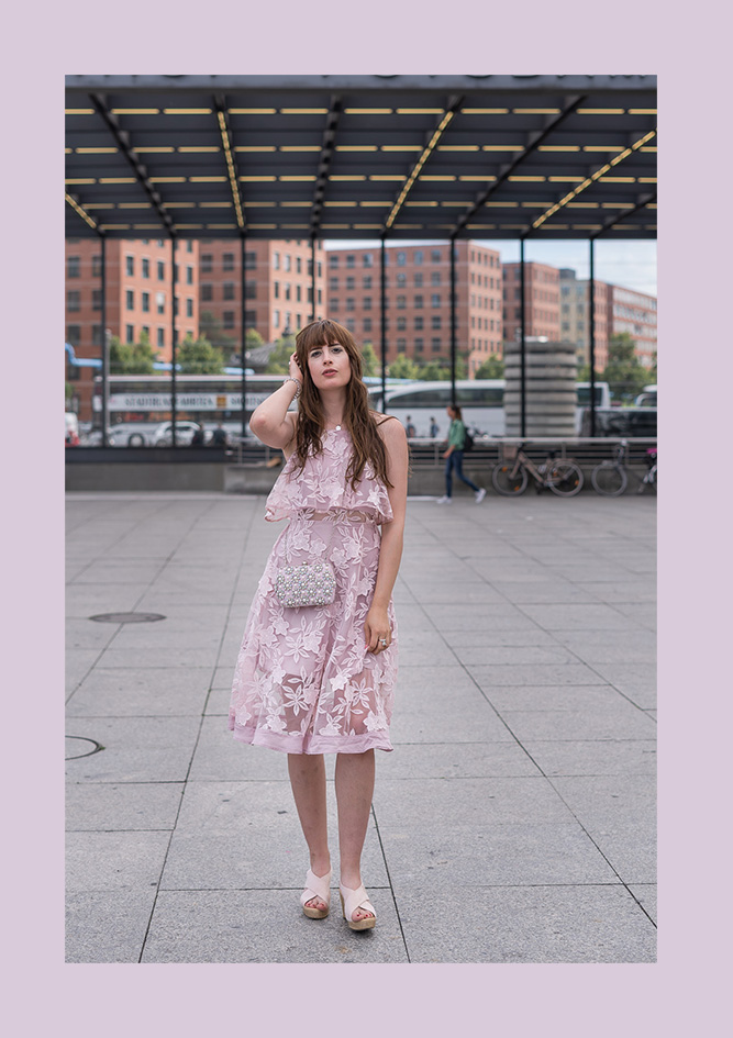 Hochzeitsgast-Outfit in Rosa