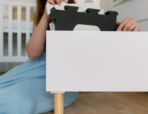 praktische und einfache Wohnideen: Babyspielzeug stilvoll in einer weißen Box organisieren