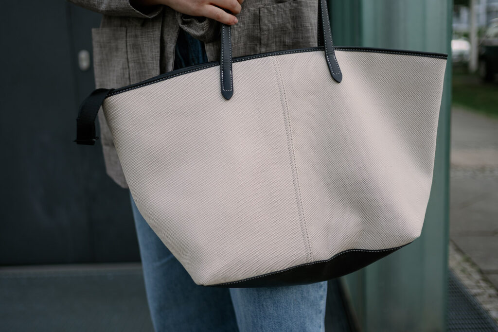 Tote Bag in Creme Schwarz