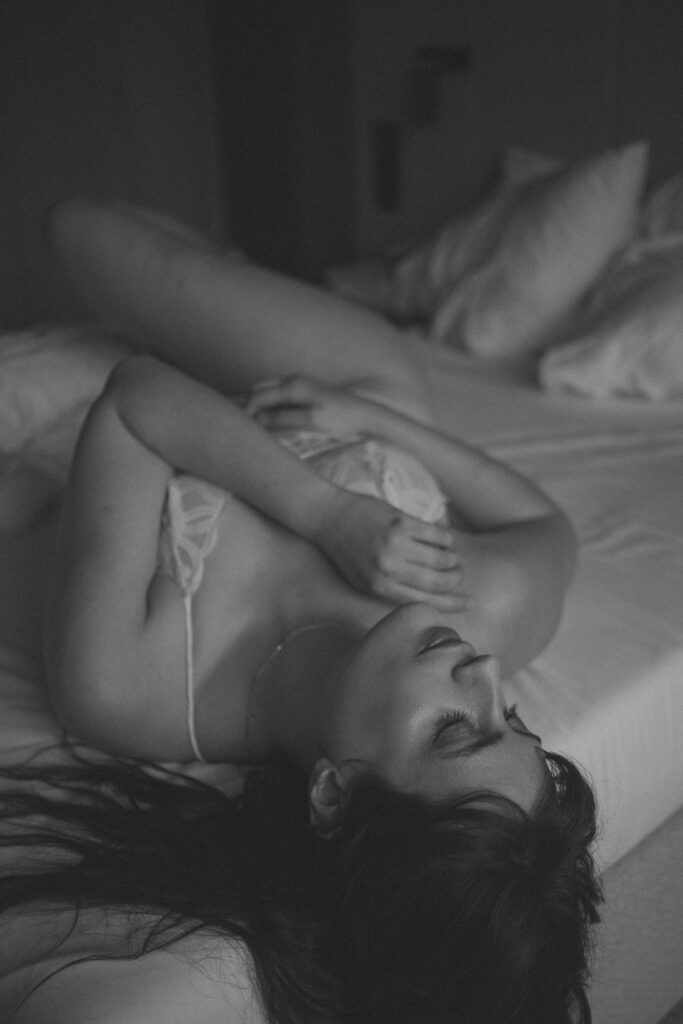 Andrea von andysparkles entspannt im Bett – persönlicher Blogbeitrag über Alternativen zu Tampons