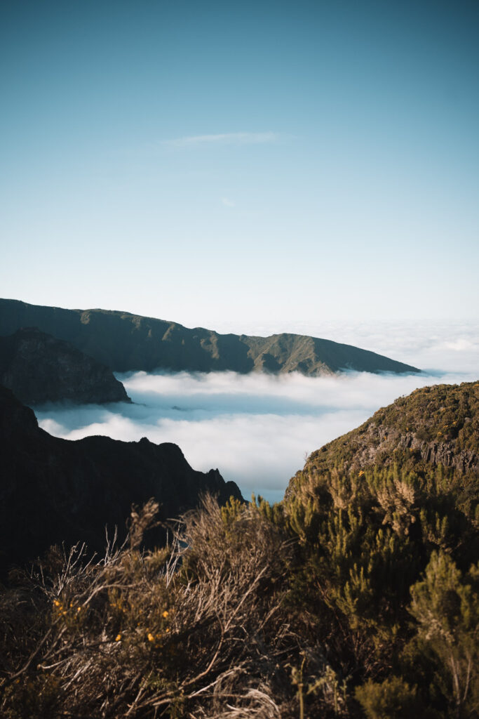 Atemberaubender Blick vom Pico do Arieiro auf das Wolkenmeer in Madeira