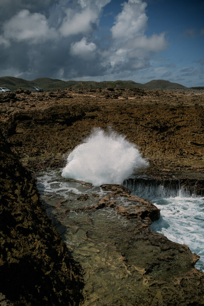 Brandung im Shete Boka Nationalpark auf Curaçao – Wie viele Tage lohnen sich auf Curaçao?