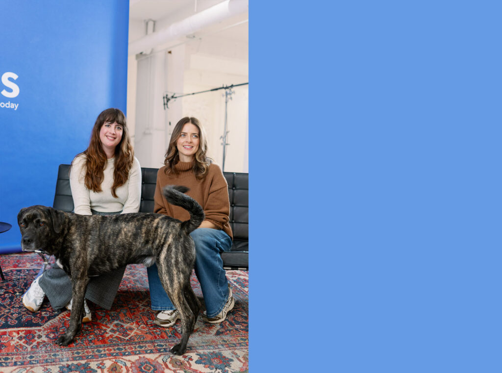Andrea Funk im Gespräch mit Eva Padberg beim Mars Pressday in Hamburg, im Fokus das Thema Haustieradoption und Tierschutz