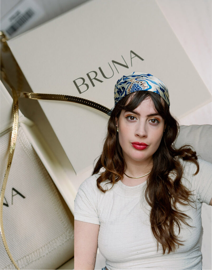 Goldene Kette Monti Necklace von Bruna The Label – minimalistischer Schmuck für jeden Tag fotografiert von Andrea Funk