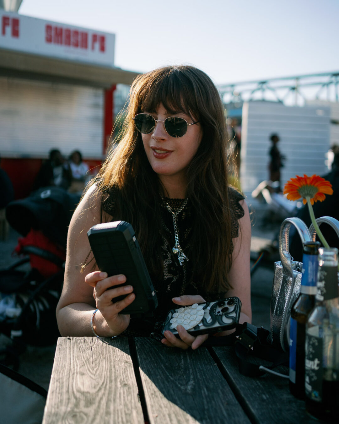 Andrea von andysparkles arbeitet als selbstständige Content Creatorin mit Smartphone und Equipment