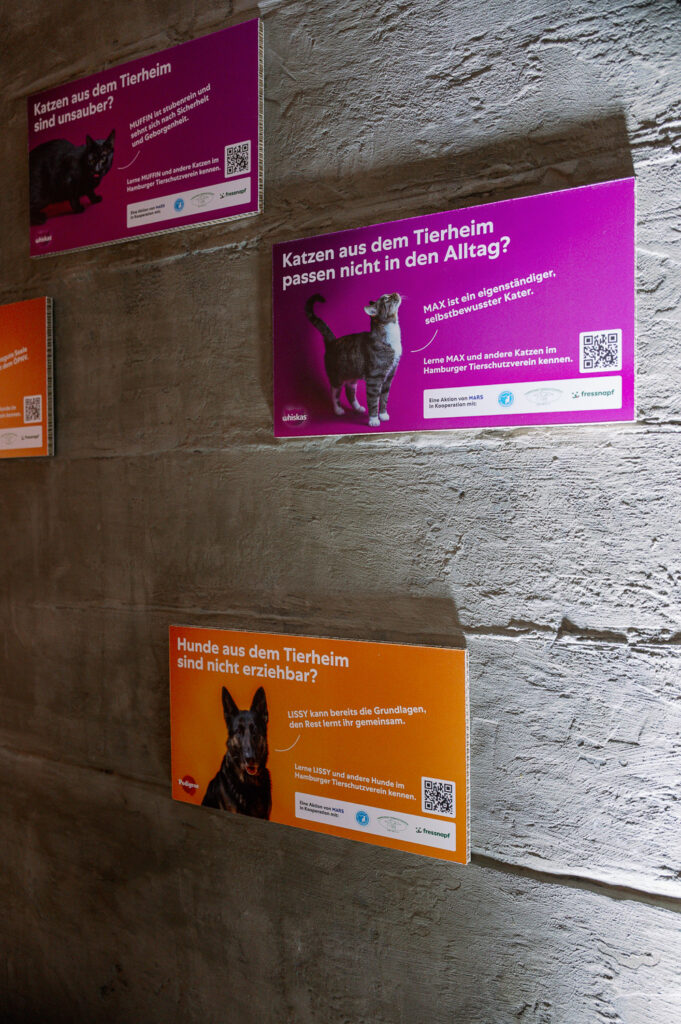 Kampagnenschilder von Whiskas und Pedigree zu Vorurteilen über Katzen und Hunde aus dem Tierheim